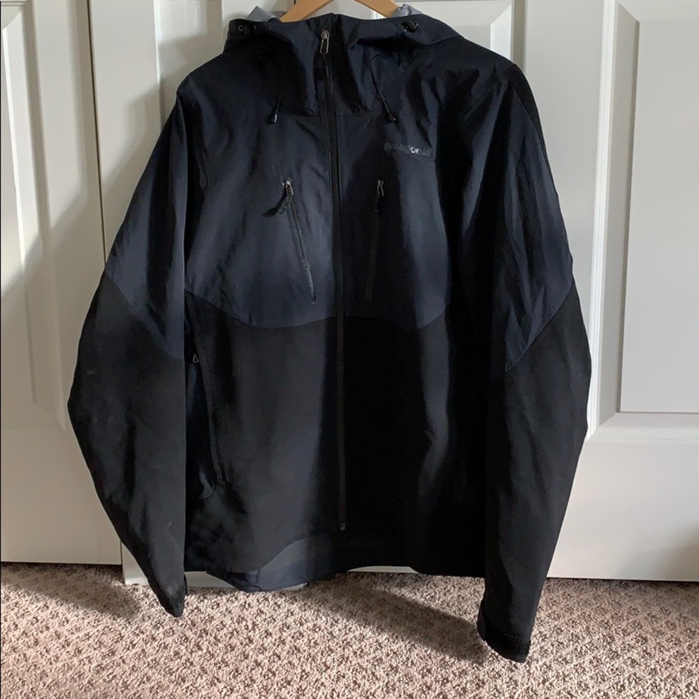 Patagonia rain jacket size large
